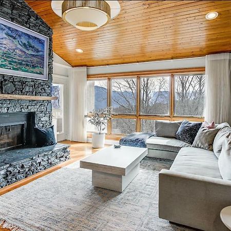 Lux Retro Getaway W/ Ober & Smoky Mtn Views! Villa Gatlinburg Dış mekan fotoğraf