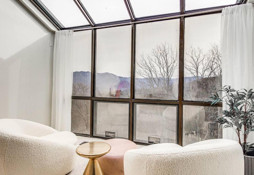 Lux Retro Getaway W/ Ober & Smoky Mtn Views! Villa Gatlinburg Dış mekan fotoğraf