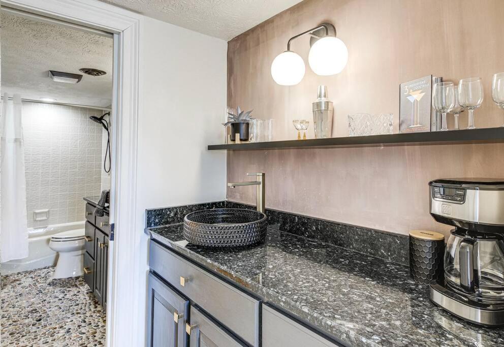 Lux Retro Getaway W/ Ober & Smoky Mtn Views! Villa Gatlinburg Dış mekan fotoğraf