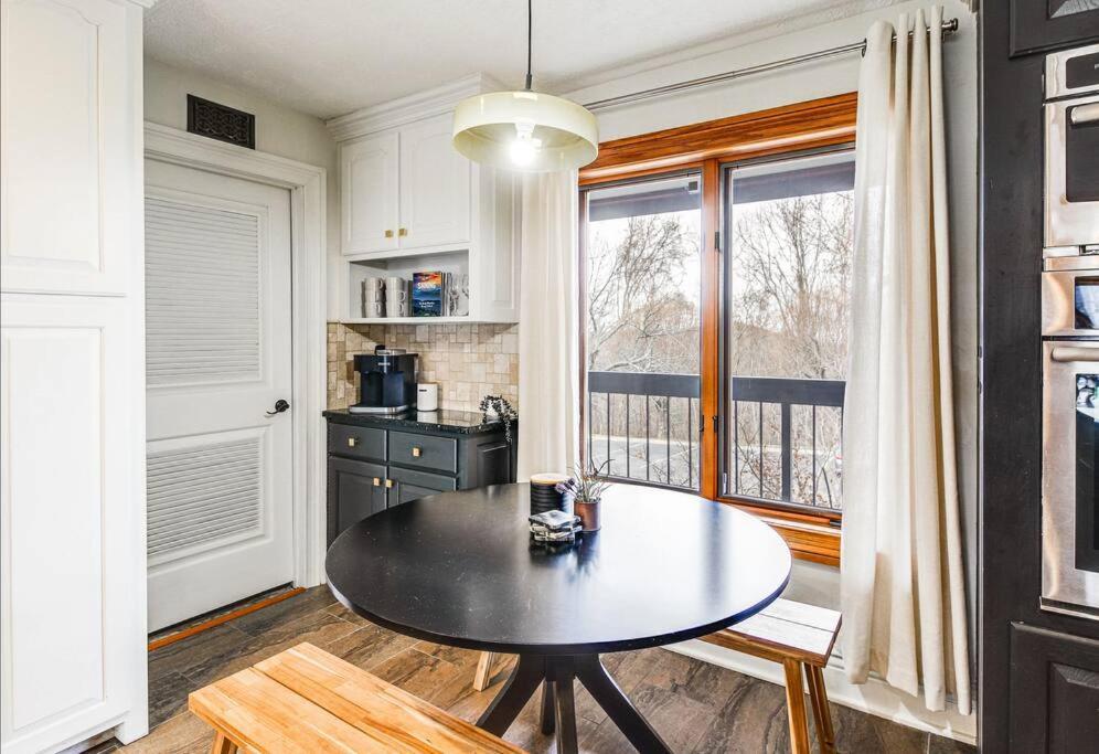 Lux Retro Getaway W/ Ober & Smoky Mtn Views! Villa Gatlinburg Dış mekan fotoğraf