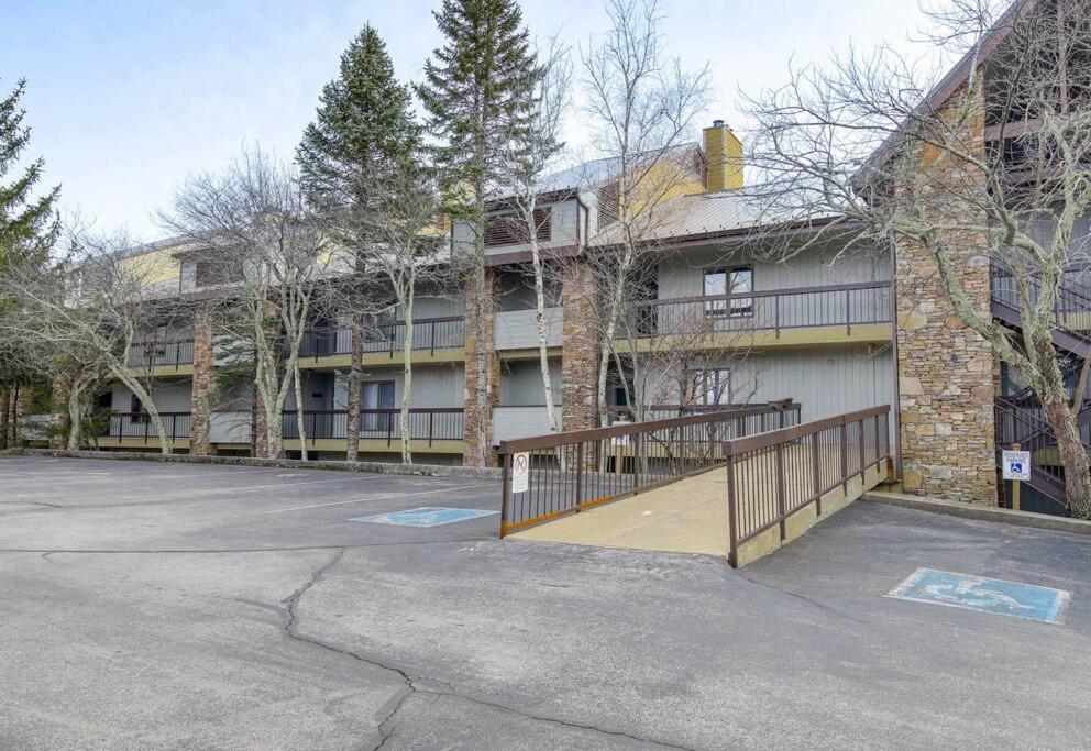 Lux Retro Getaway W/ Ober & Smoky Mtn Views! Villa Gatlinburg Dış mekan fotoğraf