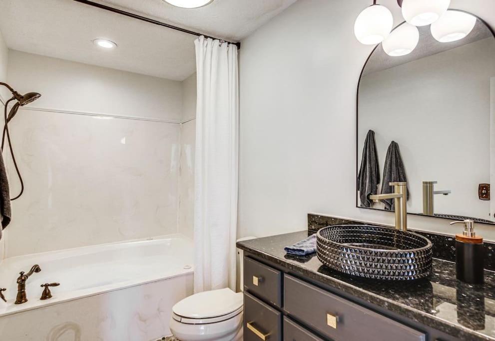 Lux Retro Getaway W/ Ober & Smoky Mtn Views! Villa Gatlinburg Dış mekan fotoğraf