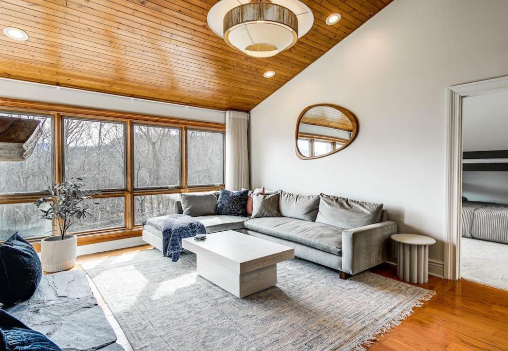 Lux Retro Getaway W/ Ober & Smoky Mtn Views! Villa Gatlinburg Dış mekan fotoğraf