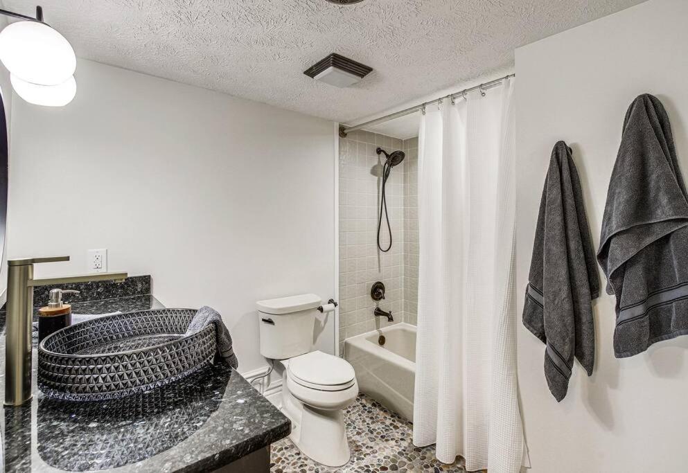 Lux Retro Getaway W/ Ober & Smoky Mtn Views! Villa Gatlinburg Dış mekan fotoğraf