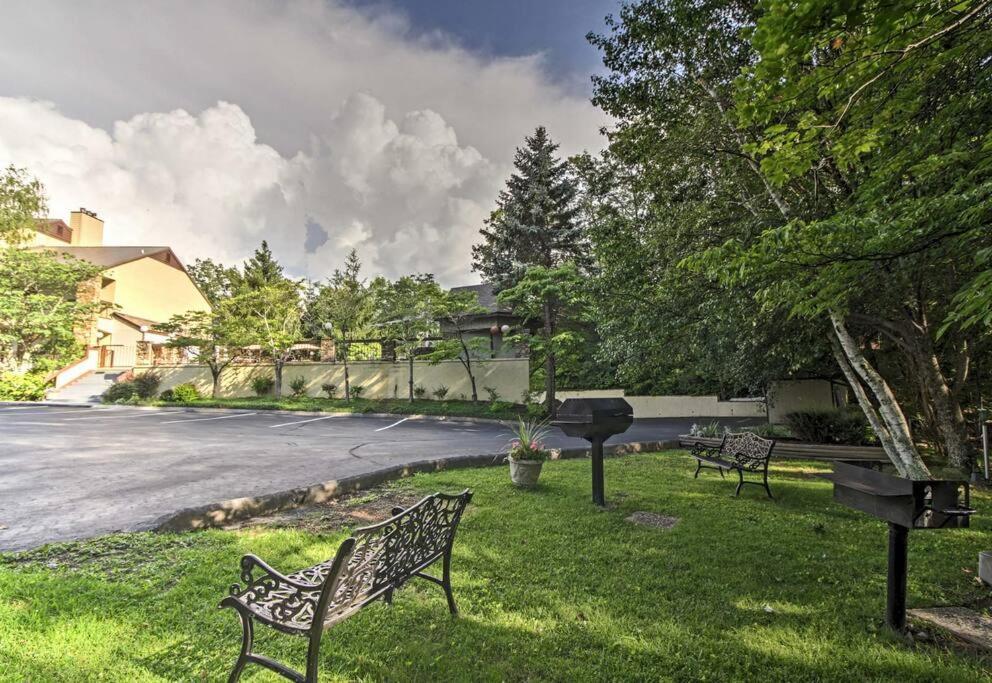 Lux Retro Getaway W/ Ober & Smoky Mtn Views! Villa Gatlinburg Dış mekan fotoğraf