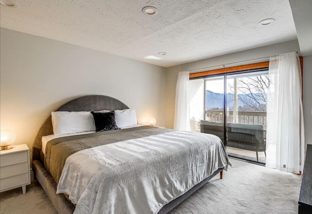 Lux Retro Getaway W/ Ober & Smoky Mtn Views! Villa Gatlinburg Dış mekan fotoğraf