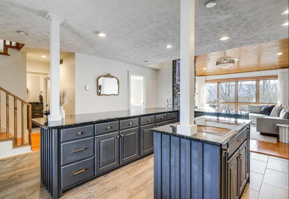 Lux Retro Getaway W/ Ober & Smoky Mtn Views! Villa Gatlinburg Dış mekan fotoğraf